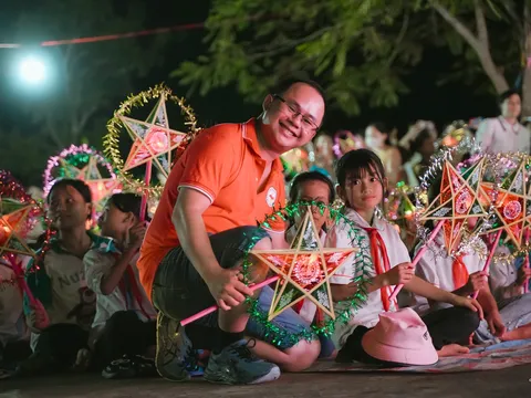 Các em học sinh vùng cao vui hội trăng rằm