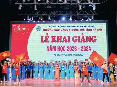 Tưng bừng lễ khai giảng năm học mới 2023 - 2024 tại Trường Cao Đẳng Y Dược Tuệ Tĩnh Hà Nội