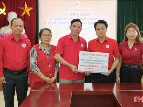 Hà Tĩnh trao tặng gần 343 triệu đồng hỗ trợ nạn nhân vụ cháy chung cư mini ở Hà Nội