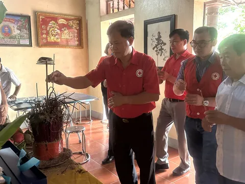 Phú Thọ: Sẻ chia nỗi đau với gia đình nạn nhân vụ cháy chung cư mini ở Hà Nội