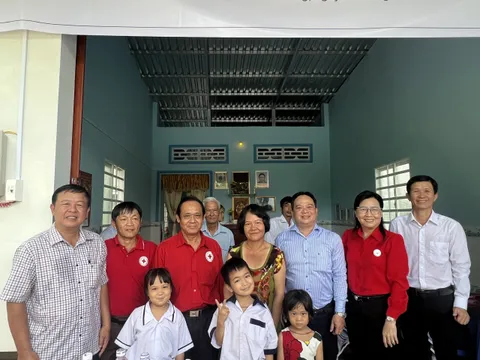 An Giang: Bàn giao nhà Chữ thập đỏ trị giá 110 triệu đồng cho hộ dân khó khăn