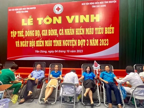 Đoàn viên, công nhân lao động hiến máu tình nguyện 