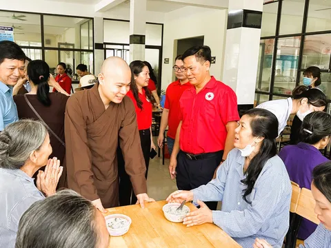 Nồi cháo nghĩa tình vì người bệnh