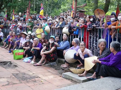 Thanh Hóa: Hàng nghìn du khách thập phương nô nức trẩy hội Lam Kinh