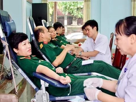 Cán bộ chiến sĩ Bệnh viện 268 Huế hăng hái tham gia hiến máu nhân đạo
