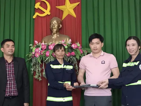 2 nữ nhân viên môi trường ở Đà Lạt trả lại tài sản lớn cho du khách