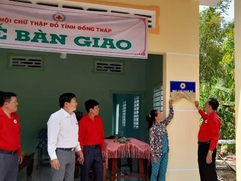 Đồng Tháp: Bàn giao nhà Chữ thập đỏ