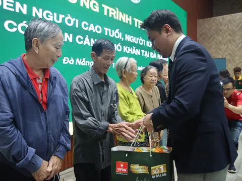 Đà Nẵng: Trao quà cho người cao tuổi, người khuyết tật có hoàn cảnh khó khăn