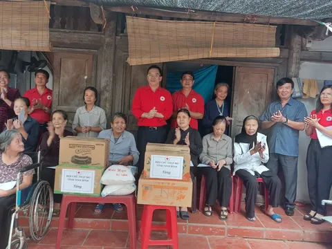Hội Chữ thập đỏ tỉnh Ninh Bình với chương trình "Tuổi già không cô đơn"