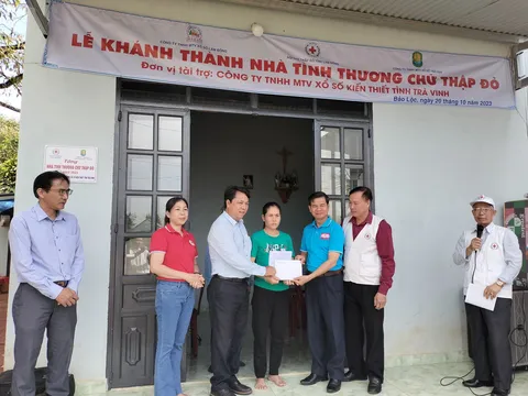 Vui mừng bàn giao những căn nhà tình thương Chữ thập đỏ