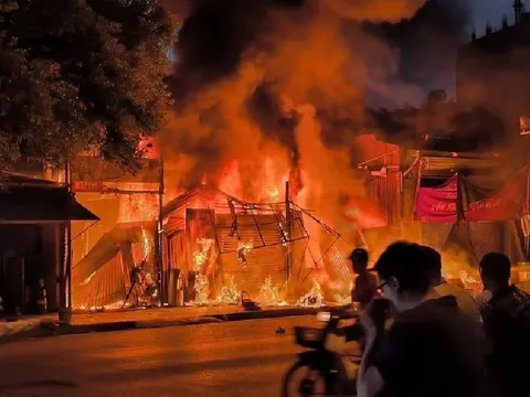 Cháy cơ sở thu mua phế liệu ở Hà Nội khiến 3 mẹ con thiệt mạng