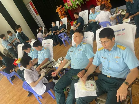Hơn 300 cán bộ chiến sĩ Sư đoàn 372 tham gia hiến máu tình nguyện 2023