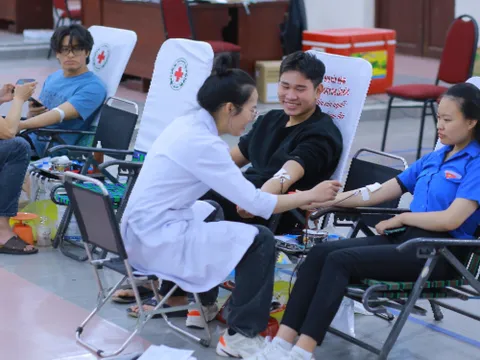 Sinh viên Trường Đại học Yersin Đà Lạt hăng hái tham gia Ngày hội hiến máu tình nguyện