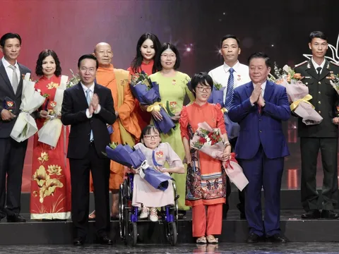 Học tập và làm theo Chủ tịch Hồ Chí Minh trở thành nhu cầu văn hoá