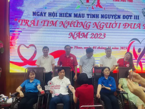 Ngày hội hiến máu “Trái tim những người đưa đò”