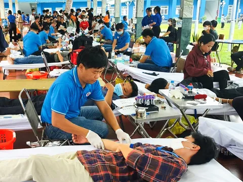 Bình Dương: Gần 290 sinh viên, tình nguyện viên tham gia hiến máu tình nguyện