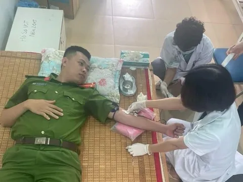 Trung úy Công an hiến máu cứu sống nữ bệnh nhân ở Lào Cai