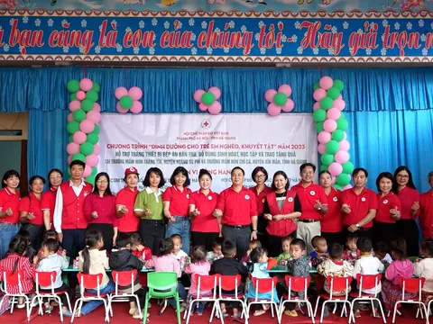 Mang niềm vui đến với các em học sinh điểm trường vùng cao Hoàng Su Phì