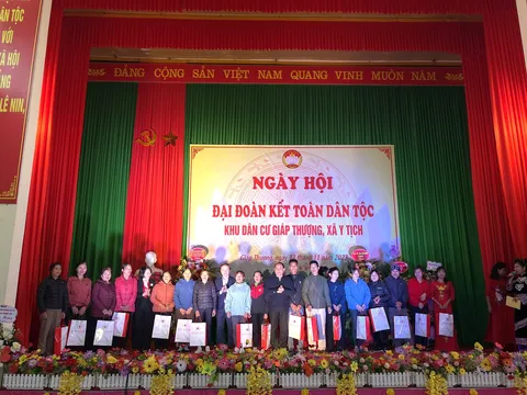 Hội Chữ thập đỏ Việt Nam trao tặng 150 phần quà hỗ trợ bà con khó khăn tại xã Y Tịch, huyện Chi Lăng