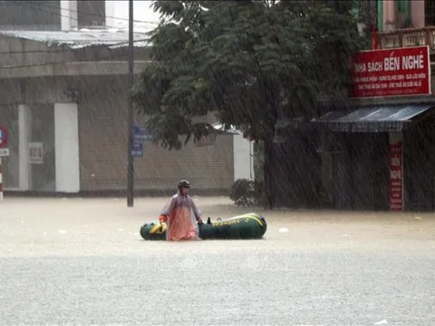Mưa lũ gây nhiều thiệt hại về người và tài sản tại miền Trung