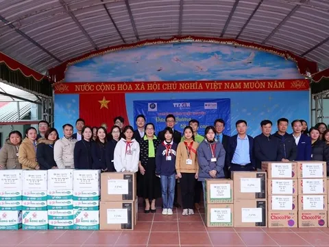 "Đưa yêu thương đến với Hà Giang"