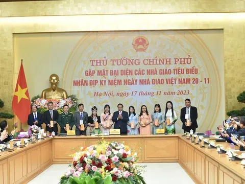 Mỗi thầy, cô giáo luôn là tấm gương sáng rèn đức, luyện tài, yêu nghề, yêu người