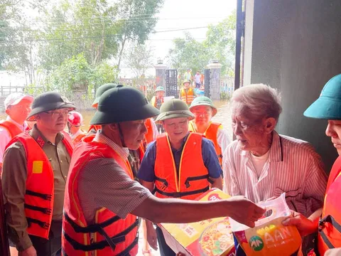 Khẩn trương khắc phục hậu quả mưa lũ, sớm ổn định cuộc sống