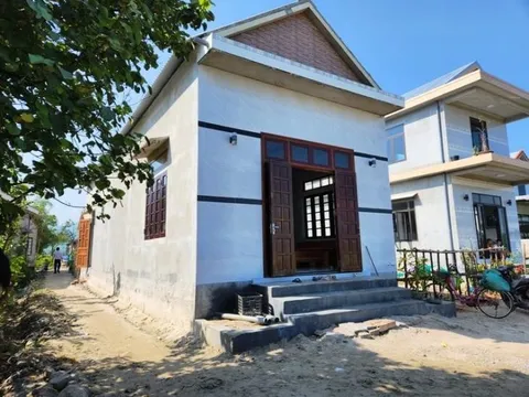 Chuyện về những ngôi nhà an toàn giúp ngư dân nghèo vượt qua bão lũ