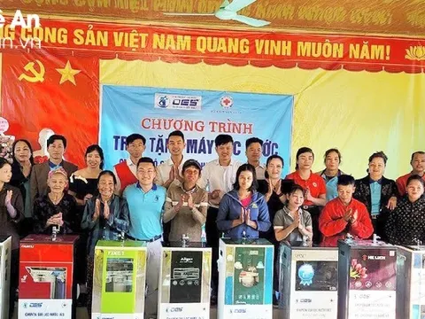 Hội Chữ thập đỏ Nghệ An trao 10 máy lọc nước cho hộ nghèo ở huyện Nghĩa Đàn