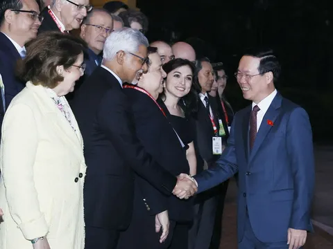 Chủ tịch nước gặp mặt Đoàn đại biểu quốc tế tham dự Hội nghị AP-11