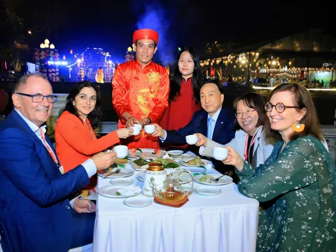 “Tiệc trà Di sản - Hương vị đất Tổ” giới thiệu nét văn hóa độc đáo với bạn bè quốc tế