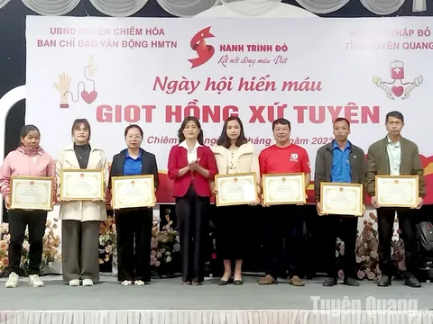 Ngày hội hiến máu giọt hồng xứ Tuyên