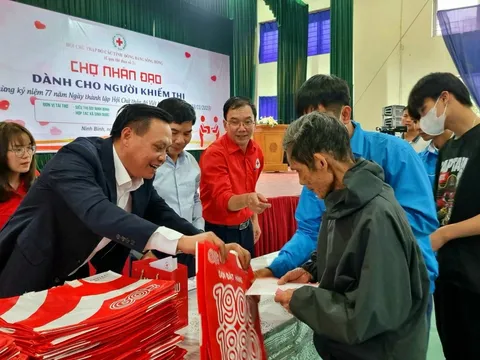 Phiên chợ tình người - nụ cười hạnh phúc