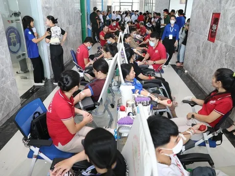 Chương trình "Chủ nhật đỏ" lần thứ 16 tiếp nhận hơn 400 đơn vị máu