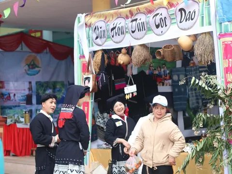 Ngày hội Đà Bắc: Tự hào với những di sản văn hoá bản địa