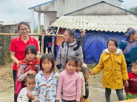 Người phụ nữ nhiệt huyết với công tác từ thiện, hết mình vì cộng đồng