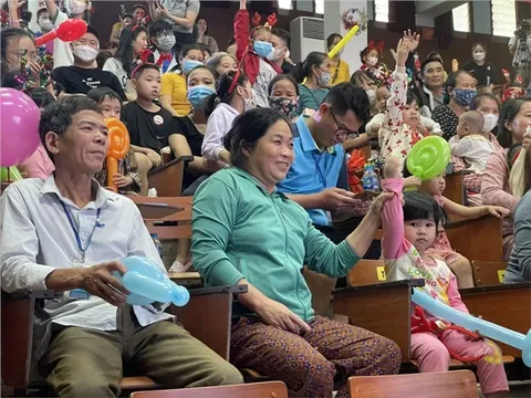 Ấm áp chương trình Giáng sinh yêu thương tại Bệnh viện Nhi Trung ương