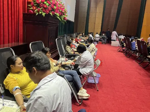 Giọt hồng Gia Viễn