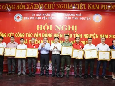 Khen thưởng các tập thể và cá nhân có thành tích trong công tác hiến máu tình nguyện