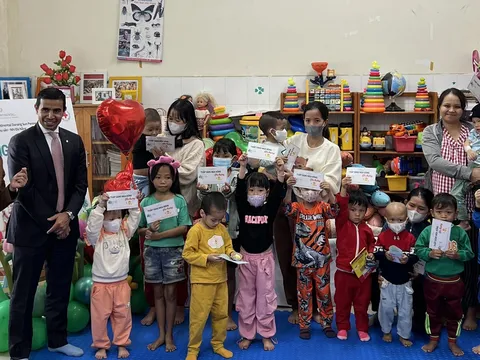 “Thắp sáng mùa đông yêu thương” cho 60 bệnh nhi tại Bệnh viện Phụ sản – Nhi Đà Nẵng