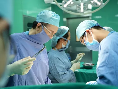 Cứu sống sản phụ mang song thai bị tiền sản giật nặng, bảo tồn tử cung nguyên vẹn