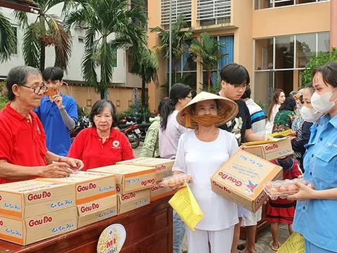 Trao quà “Tết Nhân ái” cho bà con khó khăn tại tỉnh Đồng Tháp