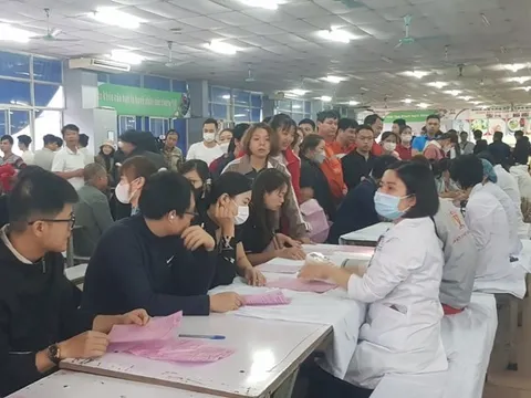Gần 1.000 công nhân lao động tại khu công nghiệp ở Ninh Bình tham gia hiến máu