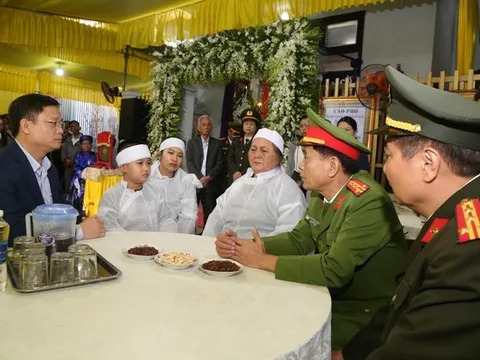 Truy tặng bằng khen cho Phó Trưởng Công an phường hy sinh