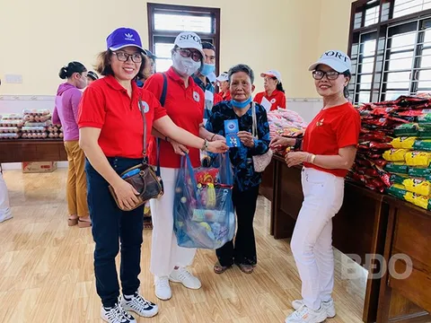 Bình Định trao tặng 300 suất quà tết cho hộ nghèo, người có hoàn cảnh khó khăn