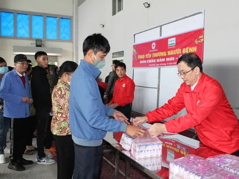 Ninh Bình: Tặng trên 1.000 suất quà Tết cho người bệnh nhân dịp năm mới 2024