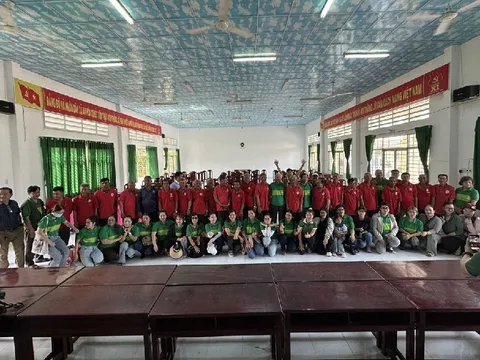 Đồng Tháp: Trao tặng 175 phần quà cho hộ gia đình khó khăn tại xã An Hoà