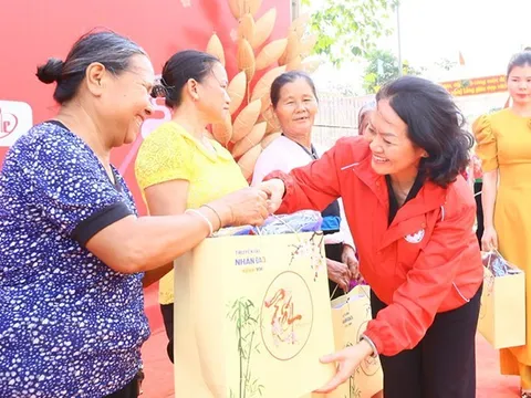 Tết Đồng bào 2024: Mang Tết sớm đến với người dân Phù Yên