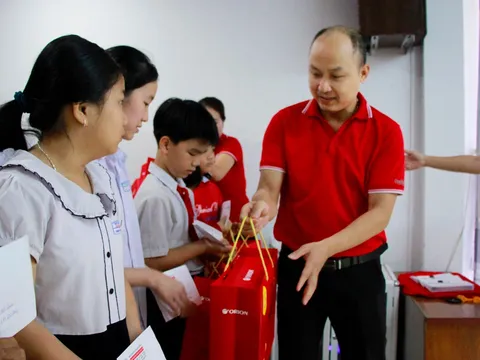 Đà Nẵng: Hỗ trợ quà Tết 2024 và trao học bổng cho học sinh khó khăn