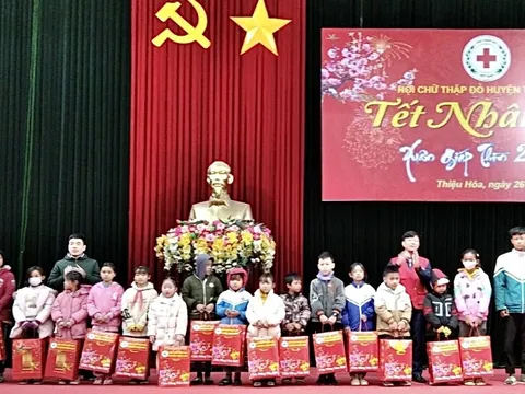 Huyện Thiệu Hóa trao 418 suất quà “Tết Nhân ái”